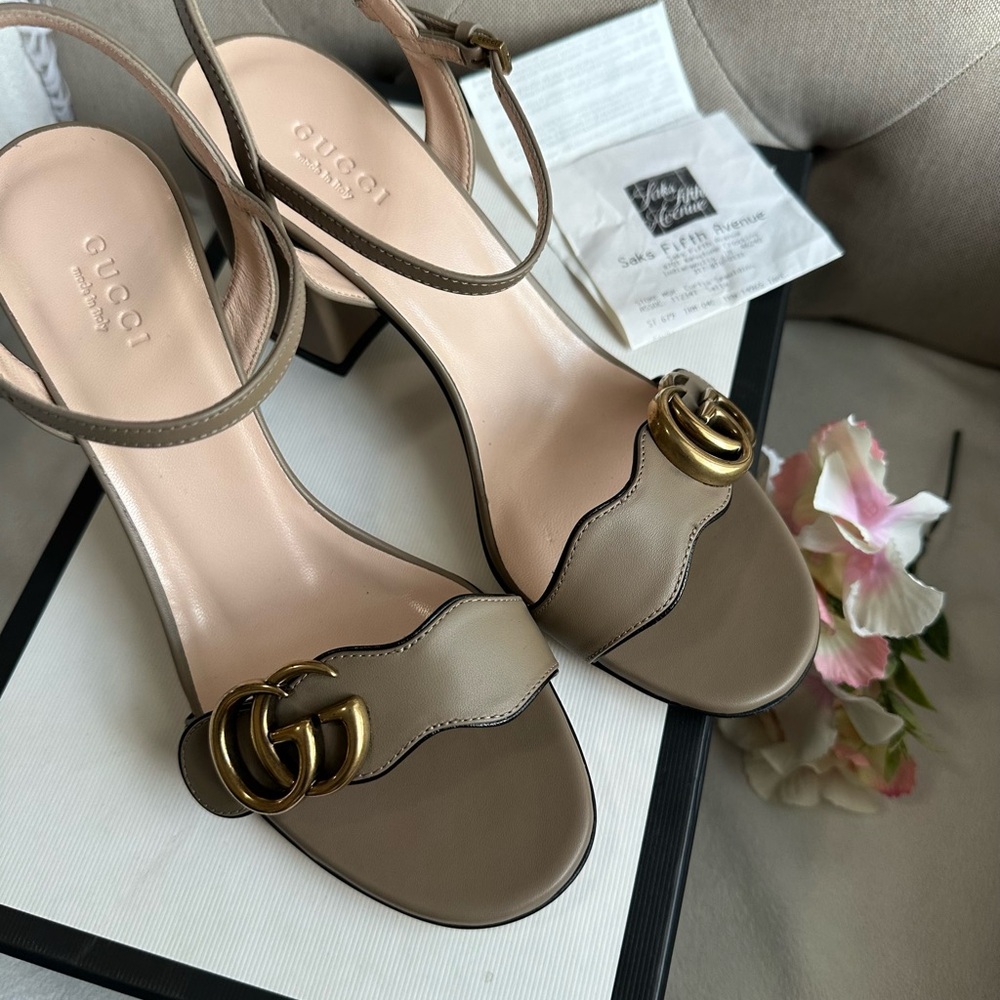 Gucci Women's Beige Heels with Gold Buckles